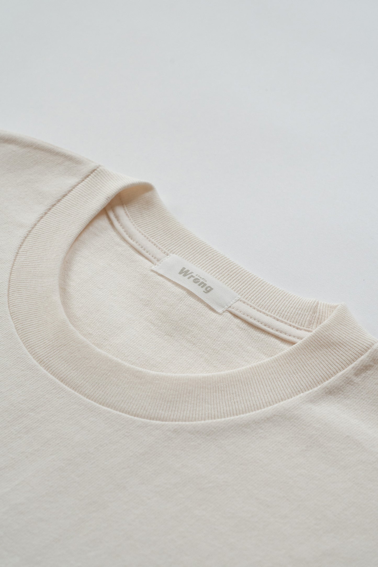 オーバーサイズ刺繍Tシャツ - 2026年版 - ナチュラル